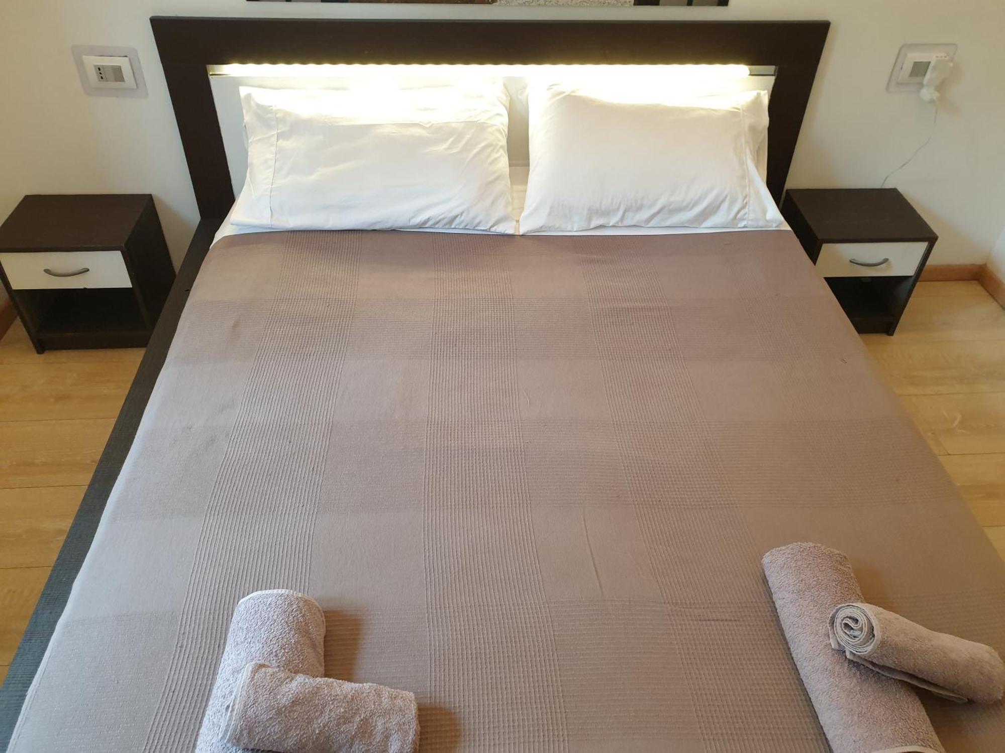 Your Lovely Home, Porta Venezia-1 Queen Bed, 3 Single Beds, 1 Sofa Bed- Μιλάνο Εξωτερικό φωτογραφία